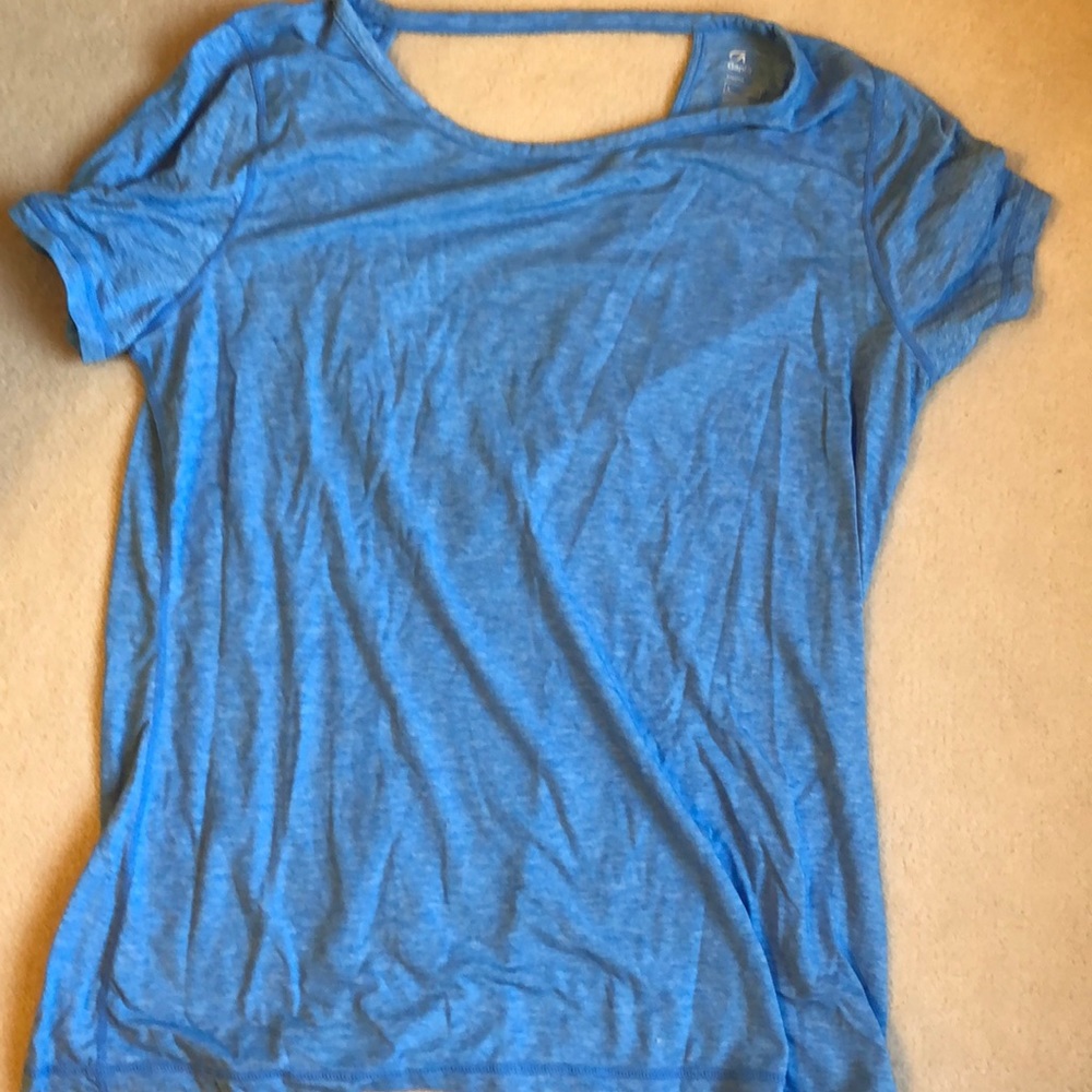 Short sleeve athletic top